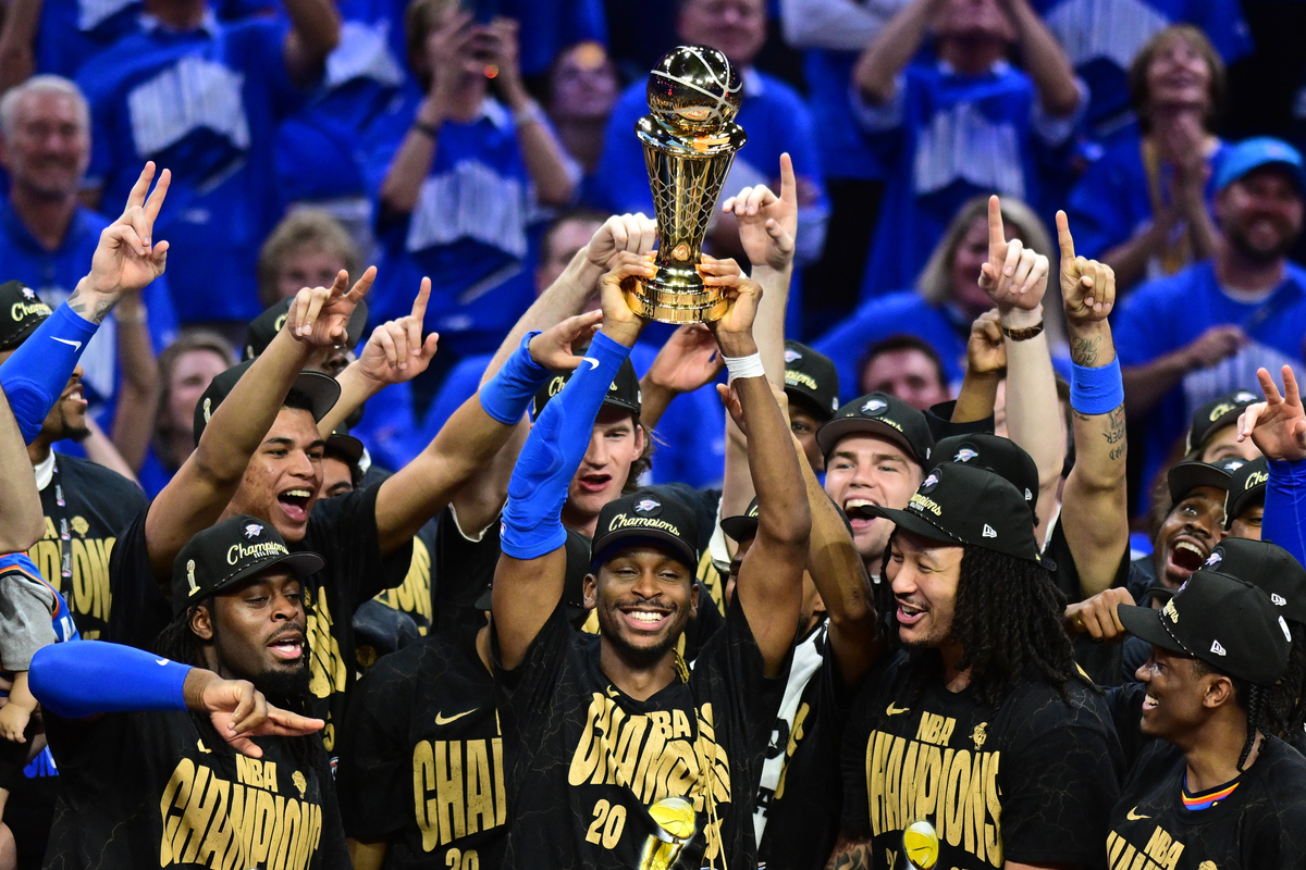 开云官方网站-包含集结日密尔沃基雄鹿门线救险：NBA总决赛节点到来，引发热议，年轻球员得到机会的词条